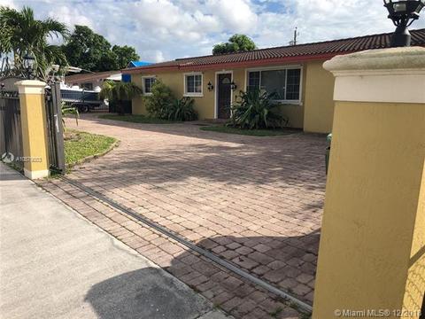 770 W 74th Pl, Hialeah, FL 33014 photo 4
