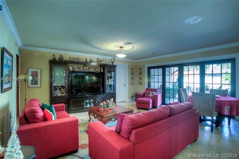 6301 Simmons St, Miami Lakes, FL 33014 photo 4
