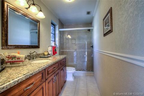 6301 Simmons St, Miami Lakes, FL 33014 photo 10