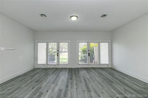 102 E Hemingway Cir, Margate, FL 33063 photo 3