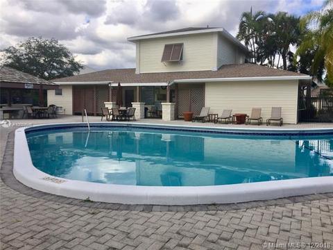 102 E Hemingway Cir, Margate, FL 33063 photo 23