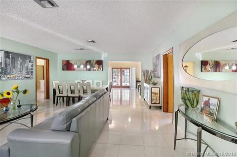 Undisclosed, Hialeah, FL 33012 photo 2