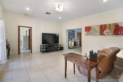 Undisclosed, Hialeah, FL 33012 photo 6