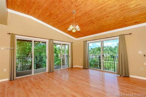 15040 Dunbarton Pl, Miami Lakes, FL 33016 photo 4