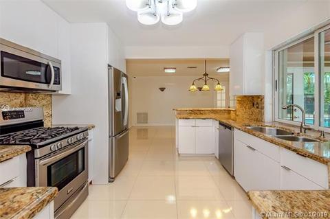 15040 Dunbarton Pl, Miami Lakes, FL 33016 photo 3