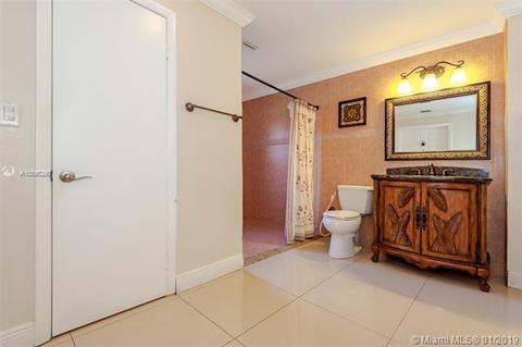 15040 Dunbarton Pl, Miami Lakes, FL 33016 photo 5