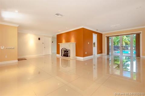 15040 Dunbarton Pl, Miami Lakes, FL 33016 photo 2