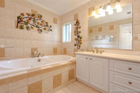 15040 Dunbarton Pl, Miami Lakes, FL 33016 photo 6