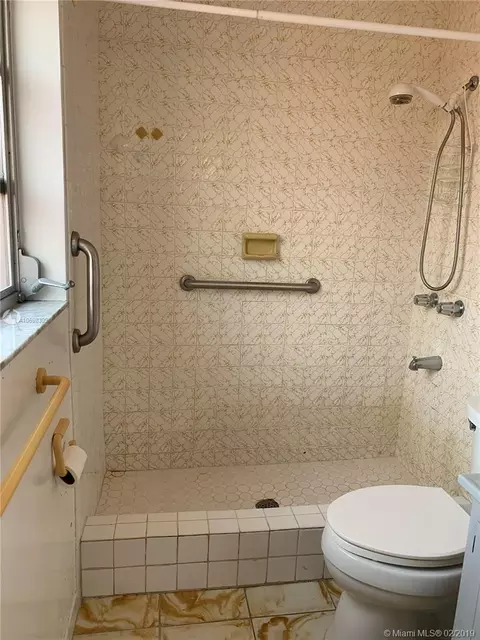 320 E 38th St, Hialeah, FL 33013 photo 12