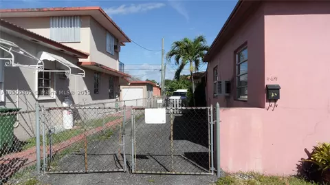 467 E 17th St, Hialeah, FL 33010 photo 2