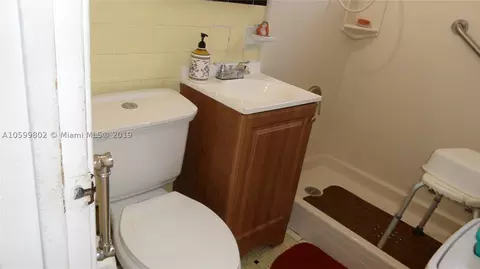 467 E 17th St, Hialeah, FL 33010 photo 6