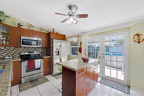 4250 E 8th Ct, Hialeah, FL 33013 photo 5