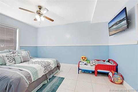 4250 E 8th Ct, Hialeah, FL 33013 photo 10