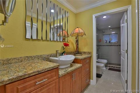 2640 W 68th Pl, Hialeah, FL 33016 photo 11
