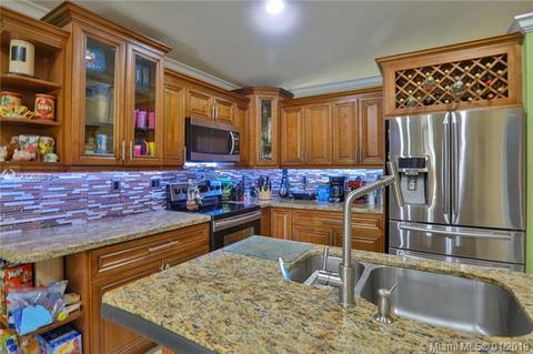 2640 W 68th Pl, Hialeah, FL 33016 photo 4