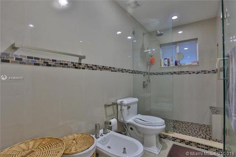 2640 W 68th Pl, Hialeah, FL 33016 photo 12