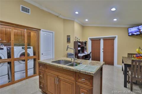 2640 W 68th Pl, Hialeah, FL 33016 photo 5