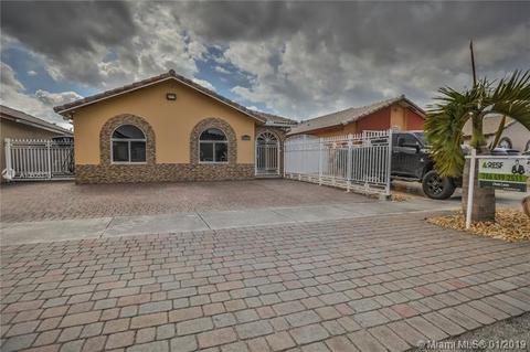 2640 W 68th Pl, Hialeah, FL 33016 photo 1