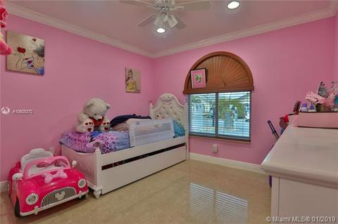 2640 W 68th Pl, Hialeah, FL 33016 photo 7