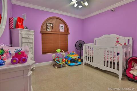 2640 W 68th Pl, Hialeah, FL 33016 photo 9