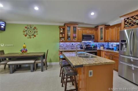 2640 W 68th Pl, Hialeah, FL 33016 photo 3