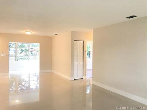41 E 52nd Pl, Hialeah, FL 33013 photo 2