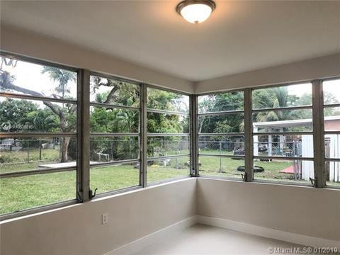 41 E 52nd Pl, Hialeah, FL 33013 photo 7
