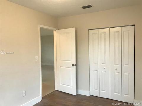 41 E 52nd Pl, Hialeah, FL 33013 photo 18