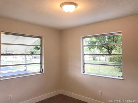41 E 52nd Pl, Hialeah, FL 33013 photo 10