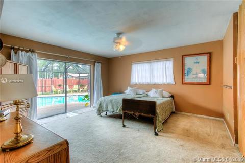 14531 Cedar Ct, Miami Lakes, FL 33014 photo 3