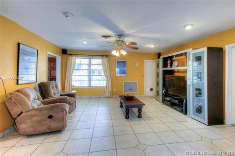 14531 Cedar Ct, Miami Lakes, FL 33014 photo 11