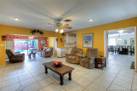 14531 Cedar Ct, Miami Lakes, FL 33014 photo 12