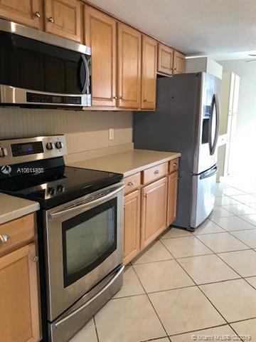 19600 E Lake Dr, Hialeah, FL 33015 photo 5