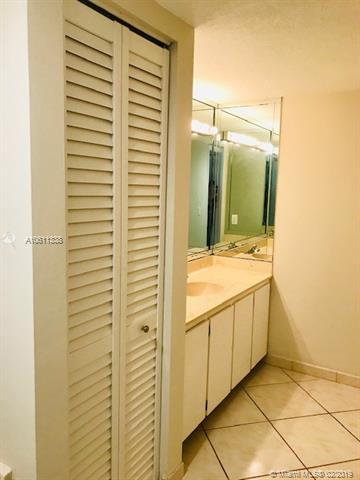 19600 E Lake Dr, Hialeah, FL 33015 photo 14
