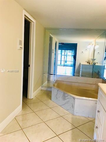 19600 E Lake Dr, Hialeah, FL 33015 photo 10