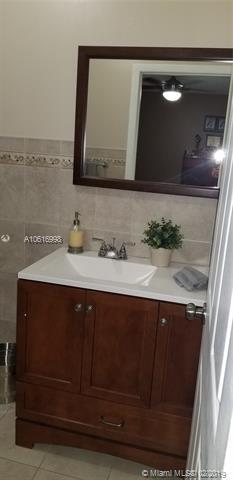 2575 W 71st Pl, Hialeah, FL 33016 photo 9