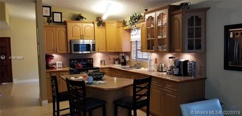 2575 W 71st Pl, Hialeah, FL 33016 photo 3
