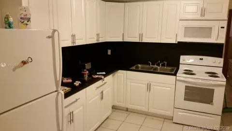 572 E 29th St, Hialeah, FL 33013 photo 5