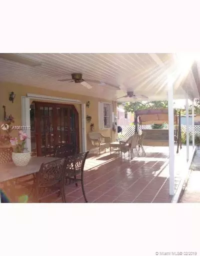 572 E 29th St, Hialeah, FL 33013 photo 4