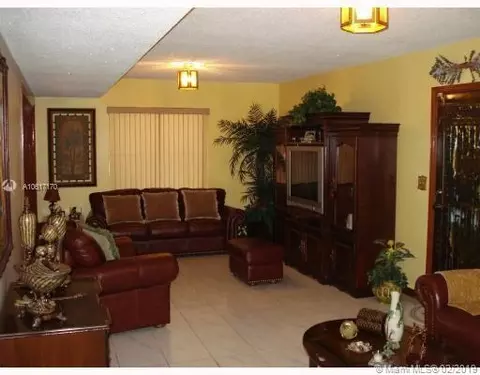 572 E 29th St, Hialeah, FL 33013 photo 17