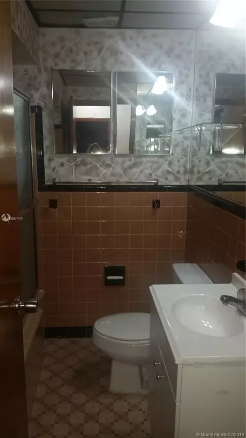 572 E 29th St, Hialeah, FL 33013 photo 15