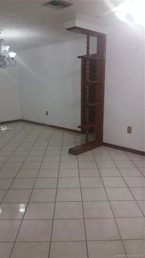 572 E 29th St, Hialeah, FL 33013 photo 9
