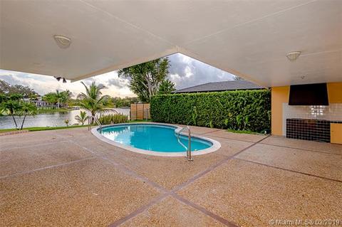 7010 Gleneagle Dr, Miami Lakes, FL 33014 photo 3