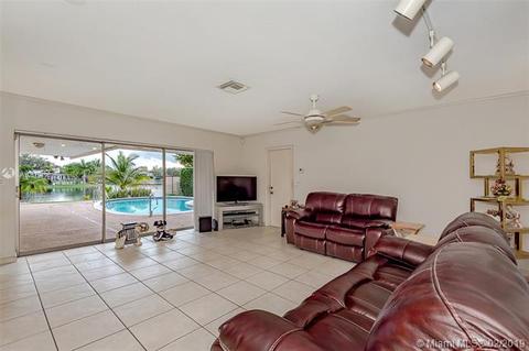 7010 Gleneagle Dr, Miami Lakes, FL 33014 photo 23