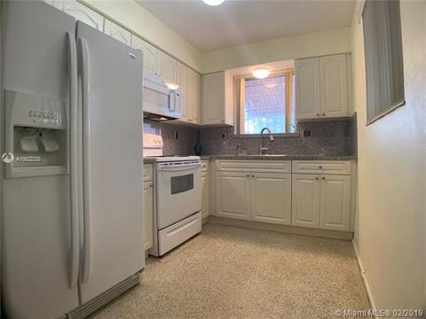 560 E 28th St, Hialeah, FL 33013 photo 4