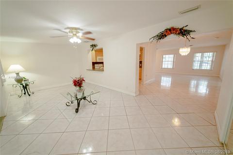 8861 N Kendall Dr, Miami, FL 33176 photo 1