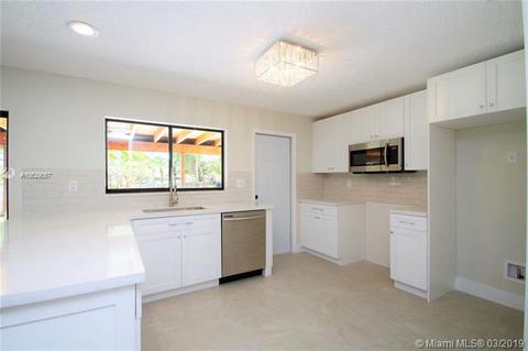 Undisclosed, Miami, FL 33196 photo 2