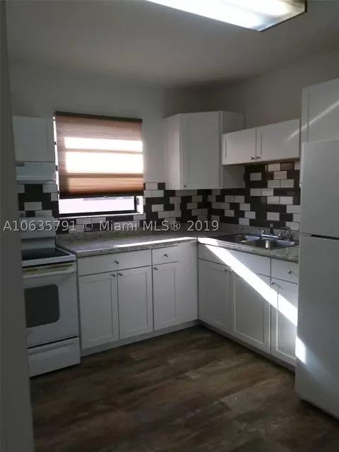 595 E 8th St, Hialeah, FL 33010 photo 8