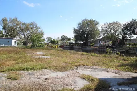 1216 10th St, Other, FL 34974 photo 4