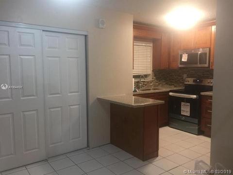 Undisclosed, Miami, FL 33172 photo 12